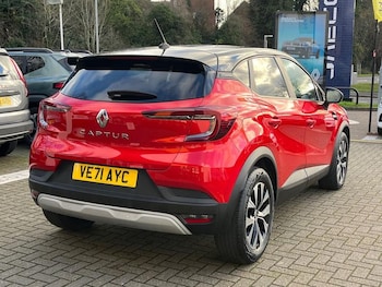 Used Renault Captur 2021 for sale - 76787735: Photo