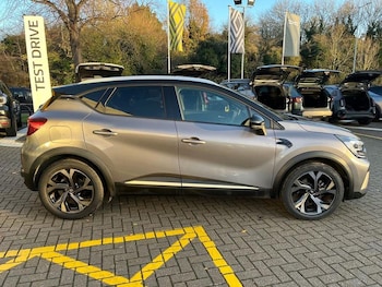 Used Renault Captur 2023 for sale - 76433953: Photo