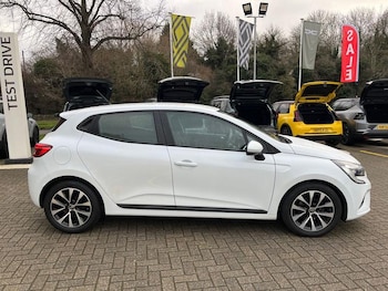 Used Renault Clio 2021 for sale - 76960948: Photo