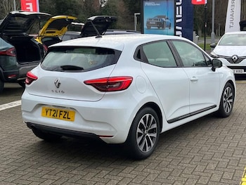 Used Renault Clio 2021 for sale - 76960948: Photo