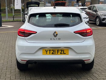 Used Renault Clio 2021 for sale - 76960948: Photo