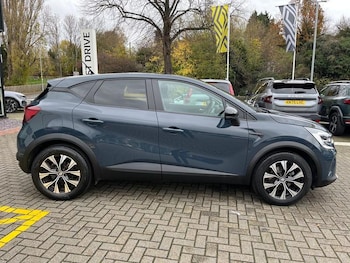 Used Renault Captur 2022 for sale - 76433950: Photo