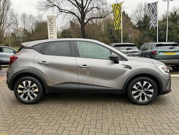 Used Renault Captur 2022 for sale - 76882630: Photo