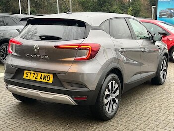 Used Renault Captur 2022 for sale - 76882630: Photo