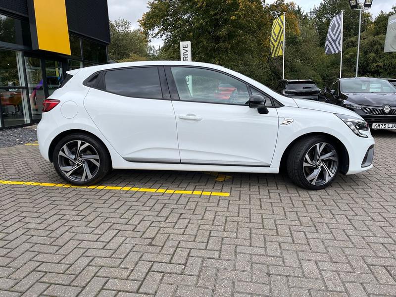 Used Renault Clio 2022 for sale - 76097224: Photo 2