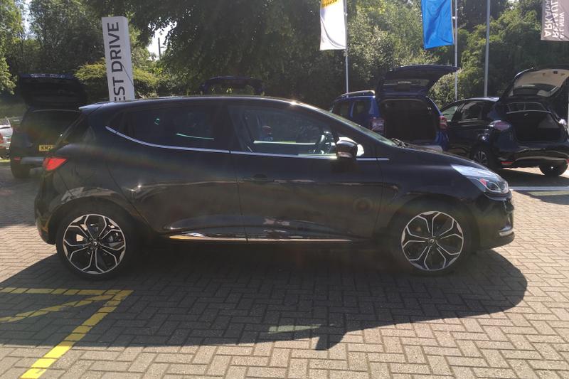 Used Renault Clio 2018 for sale - 76667885: Photo 2