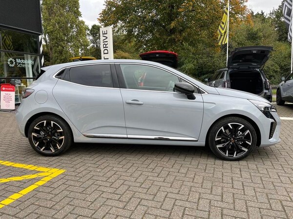 Used Renault Clio 2025 for sale - 76190463: Photo 2