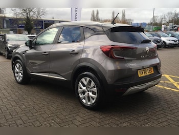 Used Renault Captur 2020 for sale - 76076763: Photo