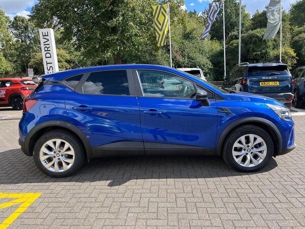 Used Renault Captur 2022 for sale - 76184552: Photo 2