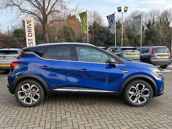 Used Renault Captur 2023 for sale - 76653372: Photo