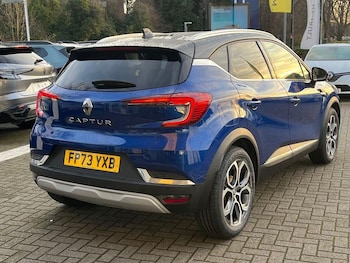 Used Renault Captur 2023 for sale - 76653372: Photo