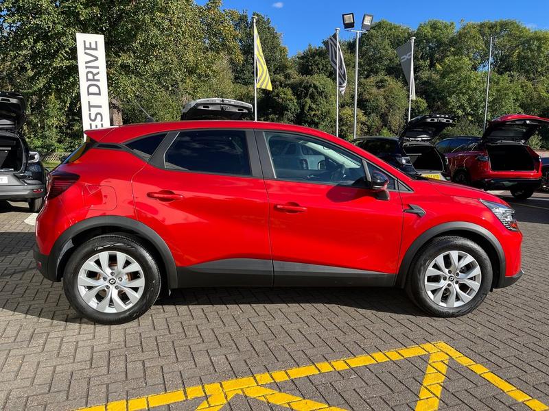 Used Renault Captur 2022 for sale - 75956105: Photo 2
