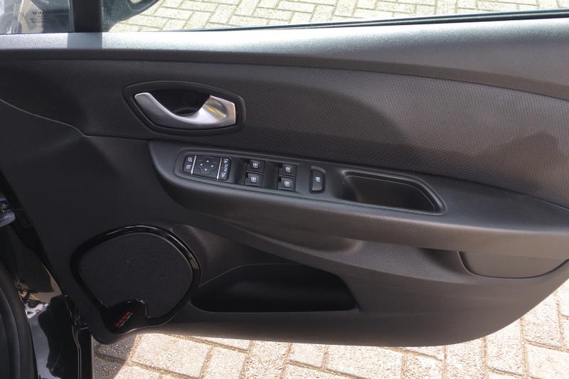 Used Renault Clio 2018 for sale - 76322377: Photo 17