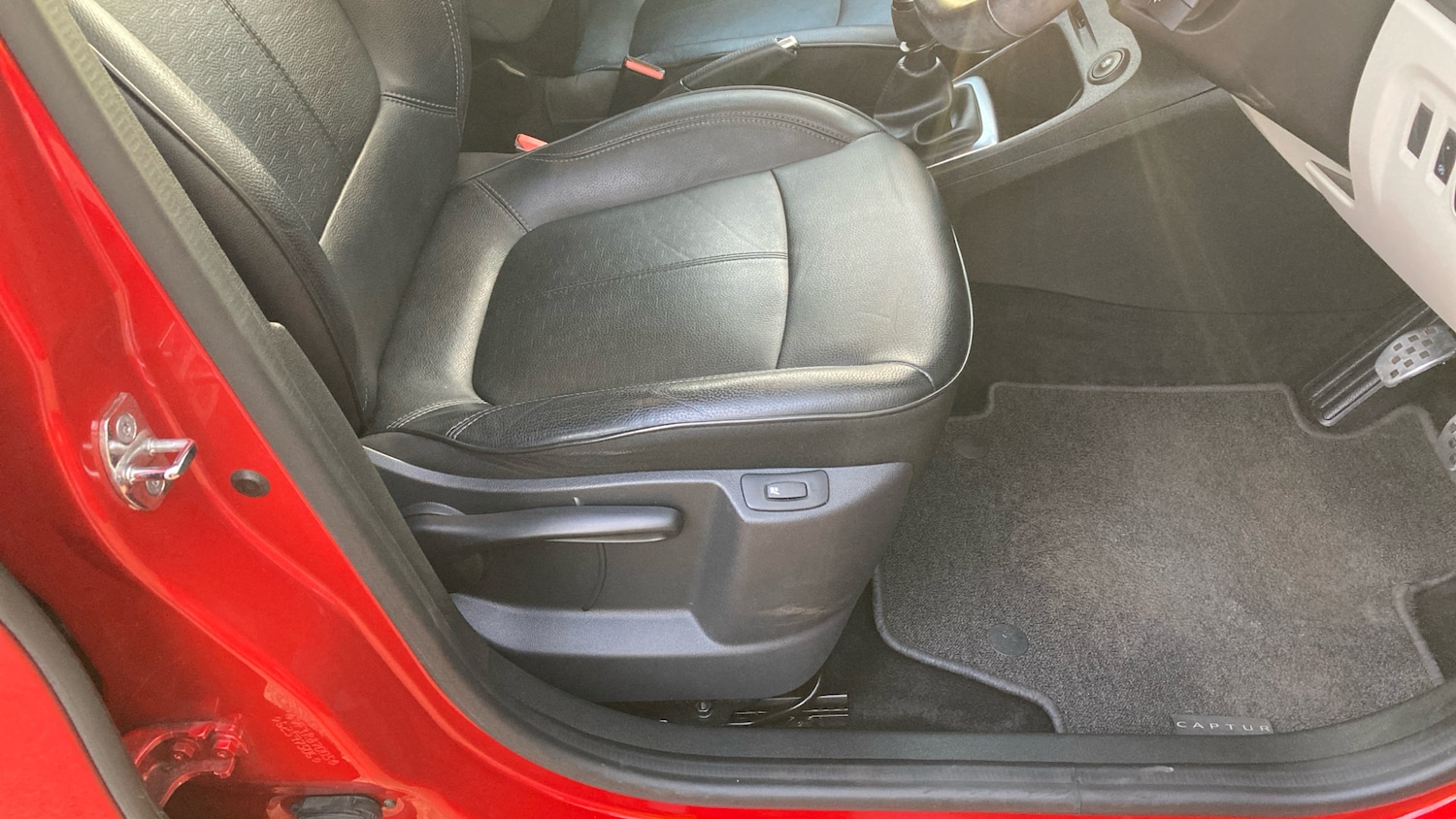 Used Renault Captur 2019 for sale - 76402358: Photo 30