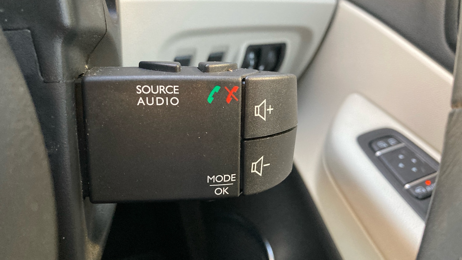 Used Renault Captur 2019 for sale - 76402358: Photo 37