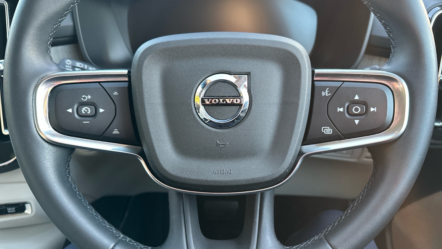 Used Volvo XC40 2022 for sale - 76712310: Photo 24