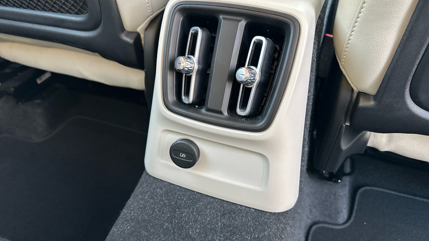 Used Volvo XC40 2022 for sale - 76712310: Photo 28