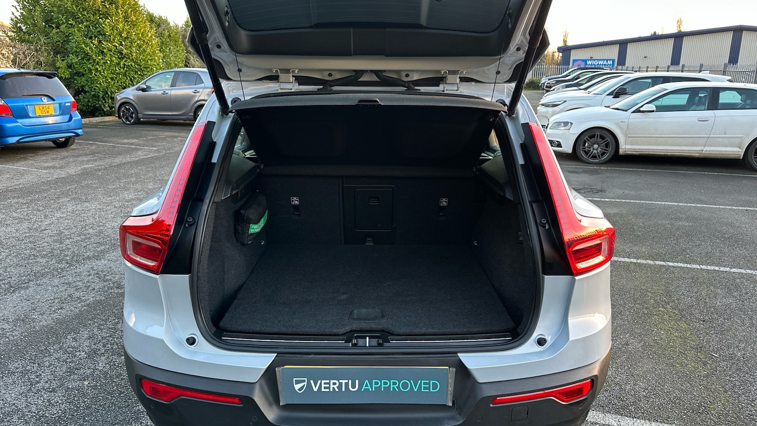 Used Volvo XC40 2022 for sale - 76712310: Photo 4