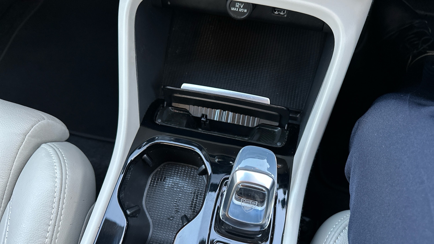 Used Volvo XC40 2022 for sale - 76712310: Photo 40