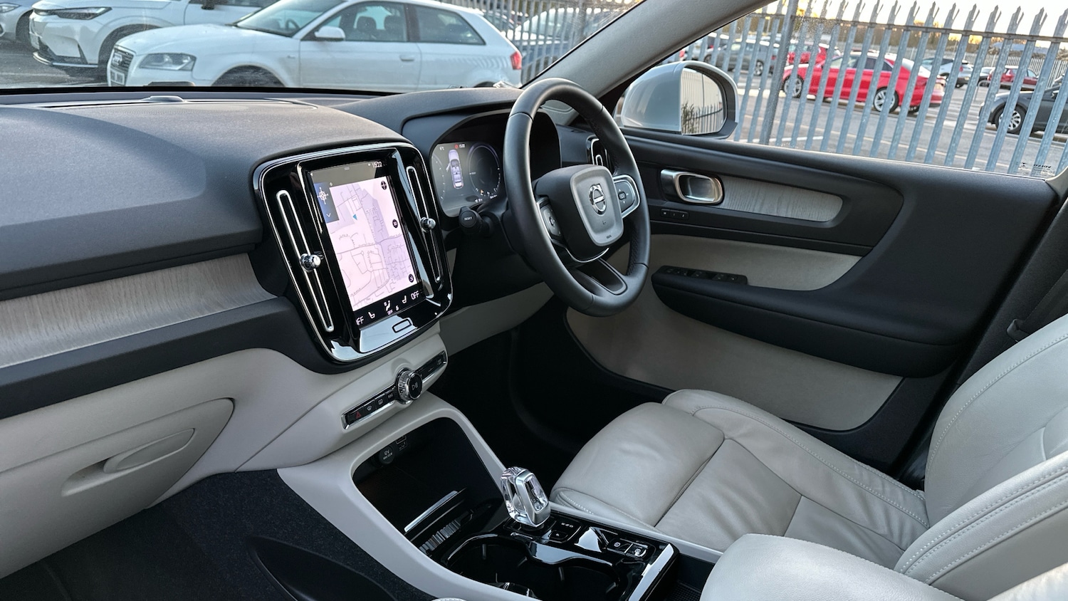 Used Volvo XC40 2022 for sale - 76712310: Photo 9