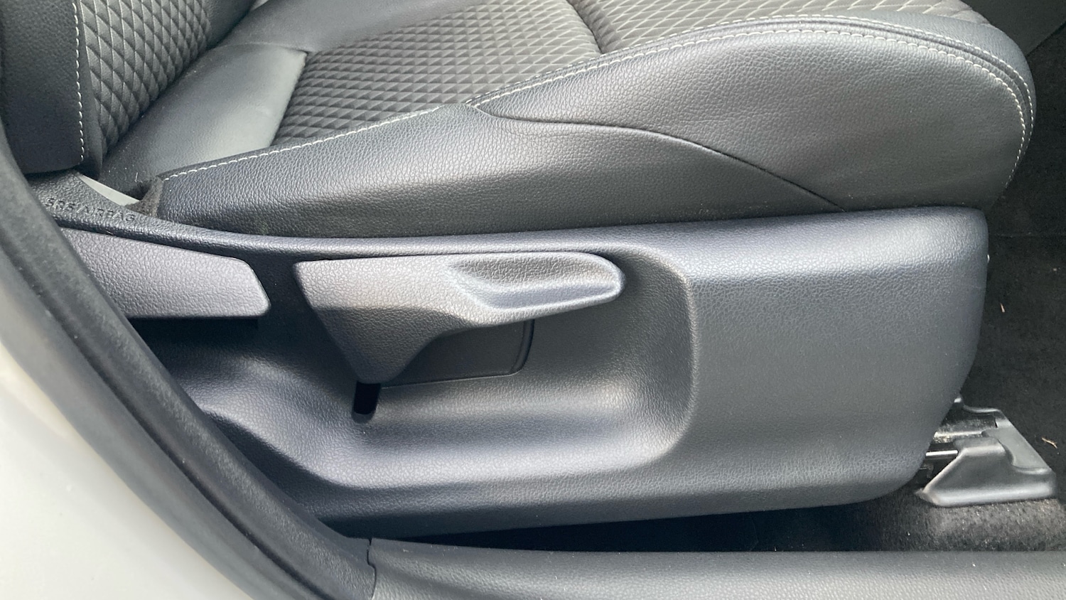 Used Mazda Mazda2 HYBRID 2024 for sale - 77915867: Photo 24