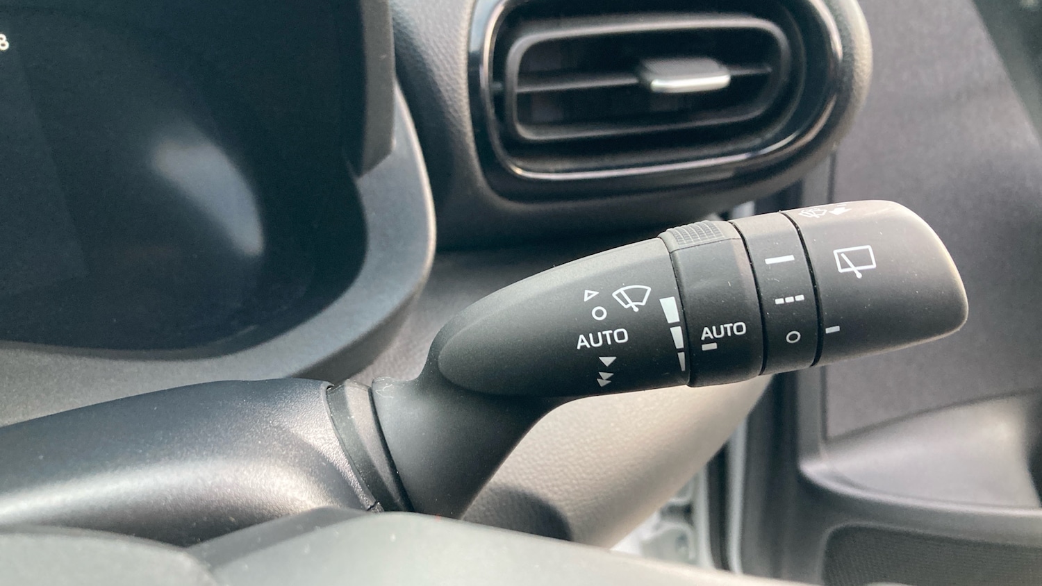 Used Mazda Mazda2 HYBRID 2024 for sale - 77915867: Photo 30