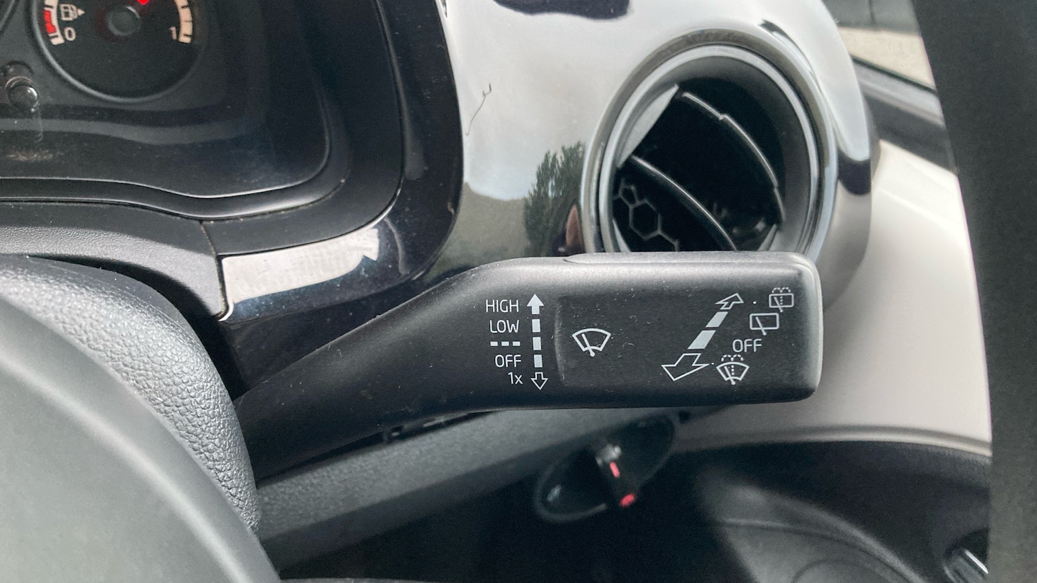 Used Volkswagen up! 2015 for sale - 77220744: Photo 32