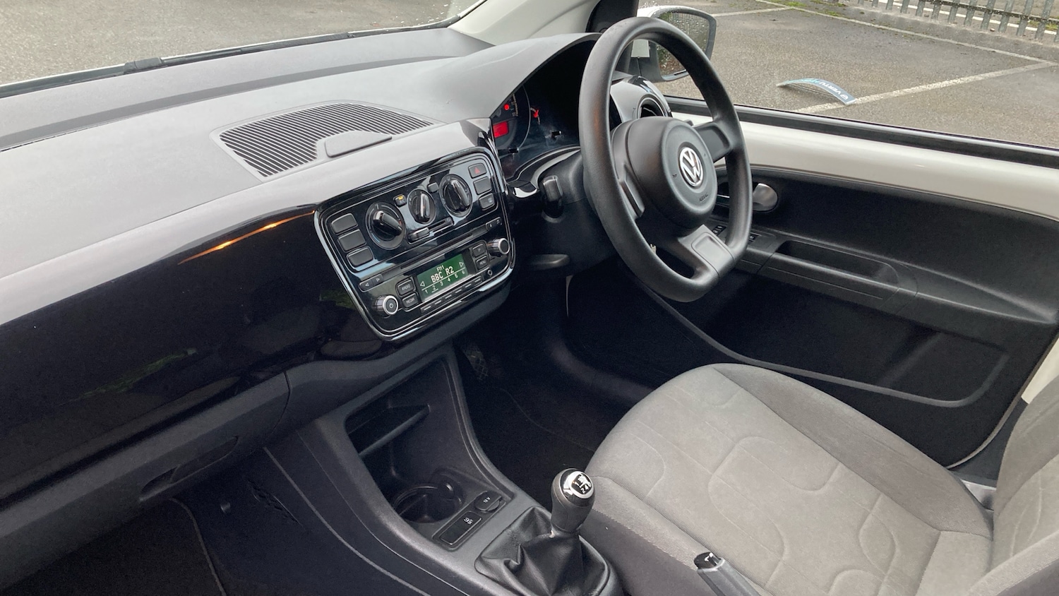 Used Volkswagen up! 2015 for sale - 77220744: Photo 9