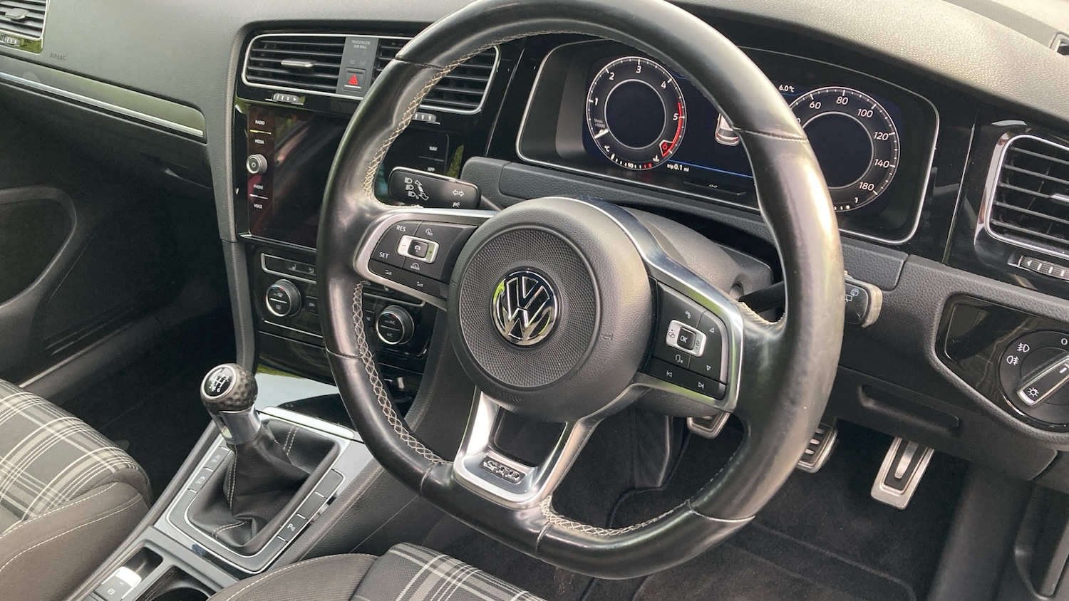 Used Volkswagen Golf 2017 for sale - 77804315: Photo 29