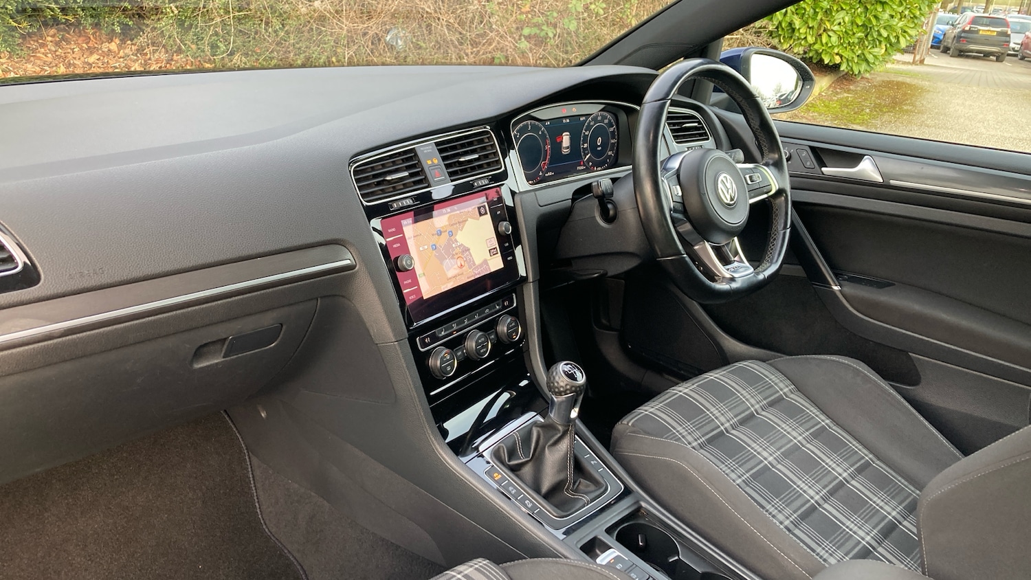 Used Volkswagen Golf 2017 for sale - 77804315: Photo 9