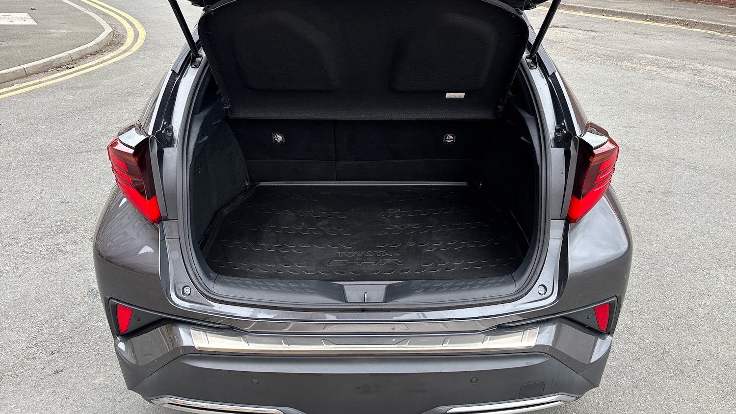 Used Toyota C-HR 2021 for sale - 77339140: Photo 4