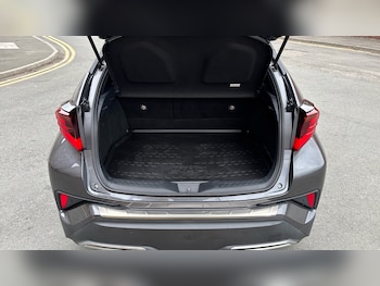 Used Toyota C-HR 2021 for sale - 77339140: Photo