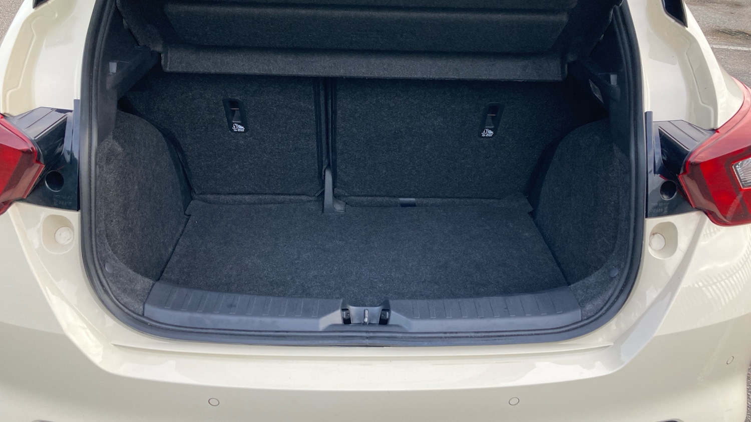 Used Nissan Micra 2022 for sale - 76490423: Photo 4