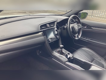Used Honda Civic 2018 for sale - 76222153: Photo 2
