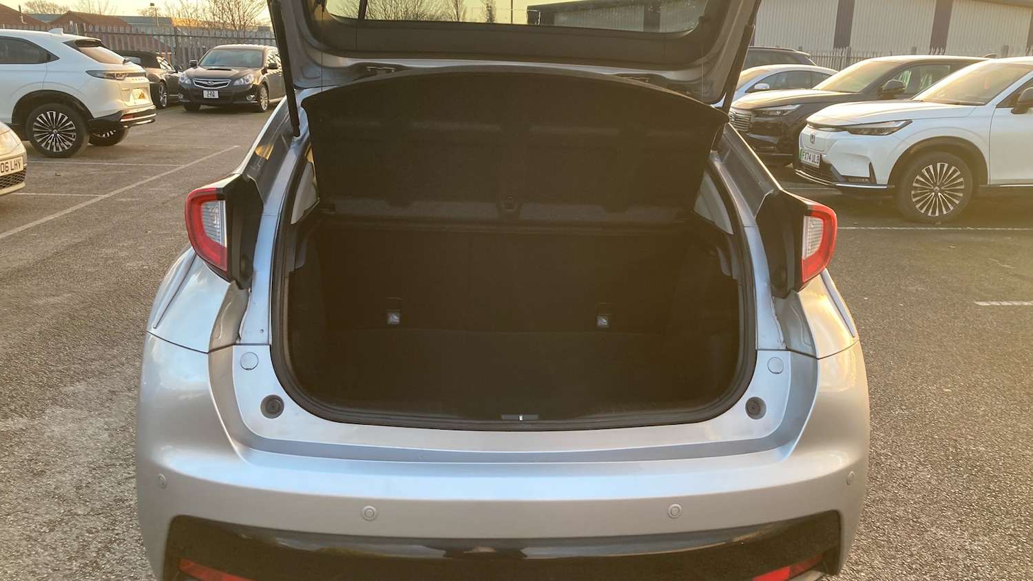 Used Honda Civic 2017 for sale - 76933010: Photo 4