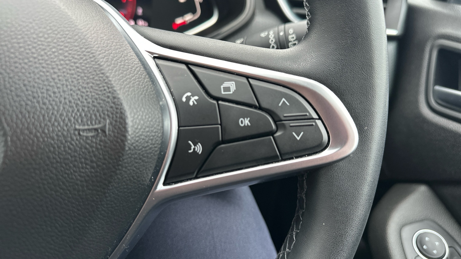 Used Renault Clio 2023 for sale - 76984680: Photo 40