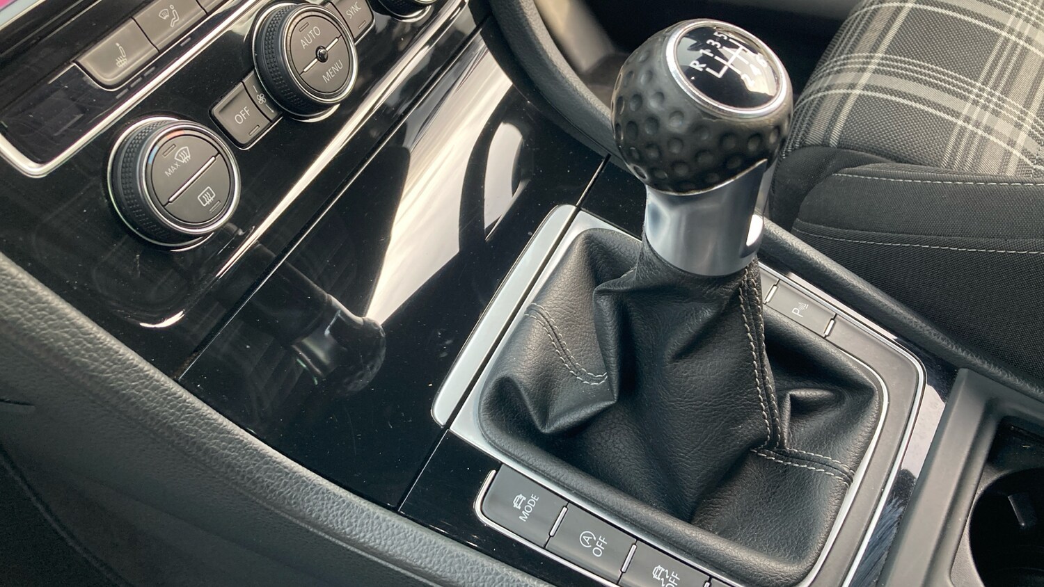 Used Volkswagen Golf 2017 for sale - 77581016: Photo 43