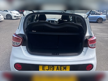 Used Hyundai i10 2019 for sale - 79070689: Photo