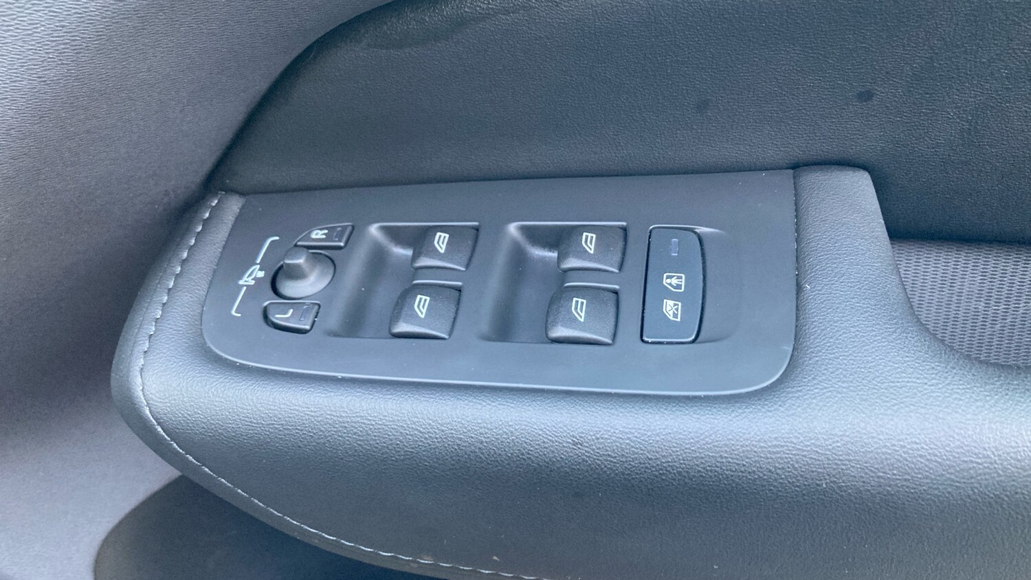 Used Volvo XC60 2023 for sale - 77353502: Photo 25