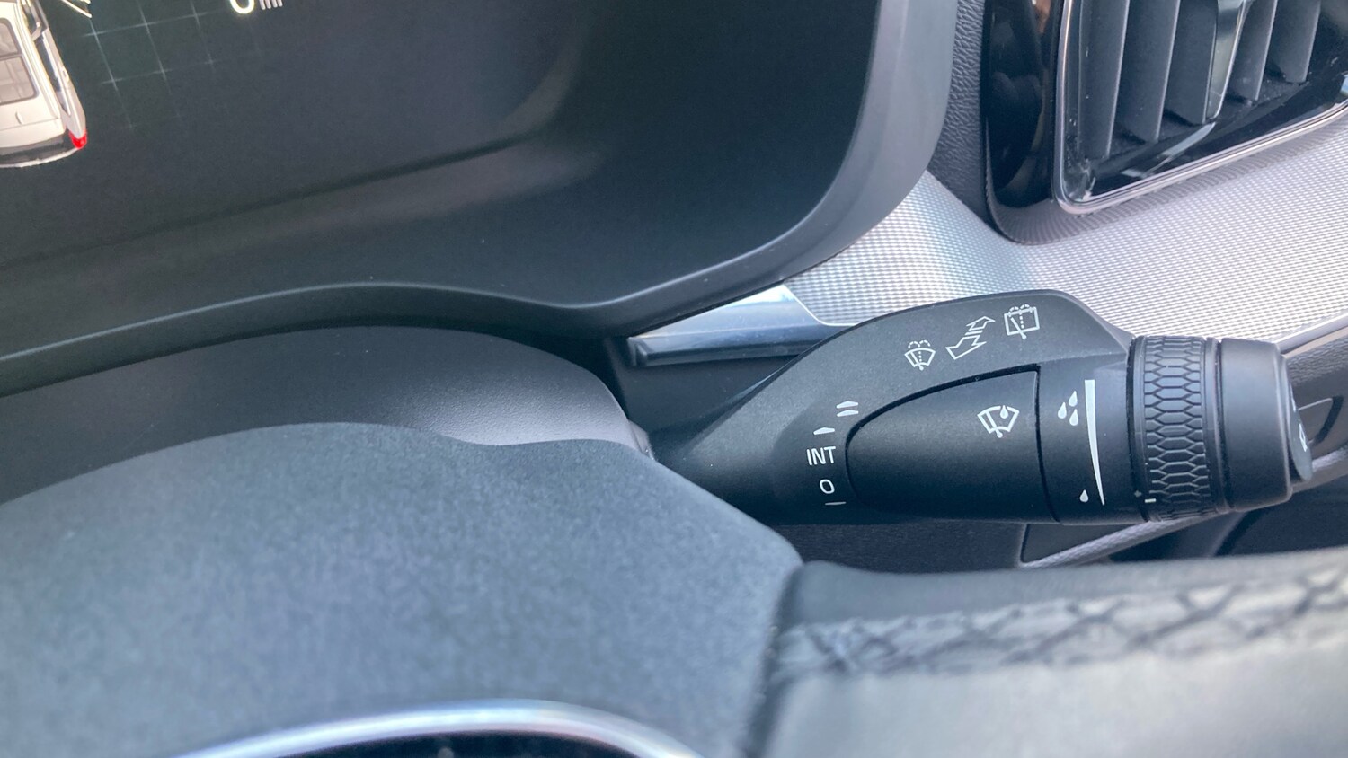 Used Volvo XC60 2023 for sale - 77353502: Photo 33