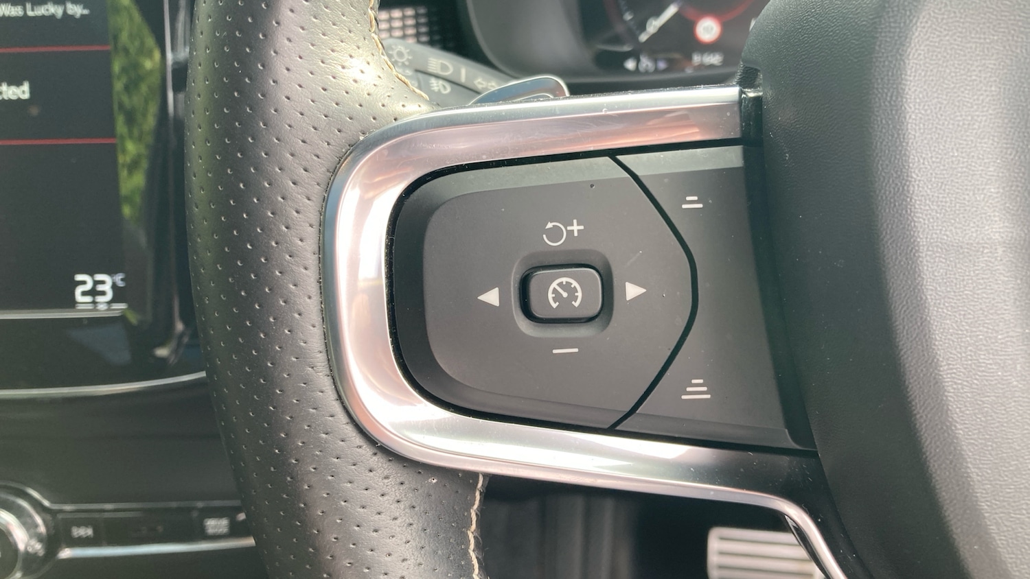 Used Volvo XC40 2020 for sale - 77662475: Photo 36