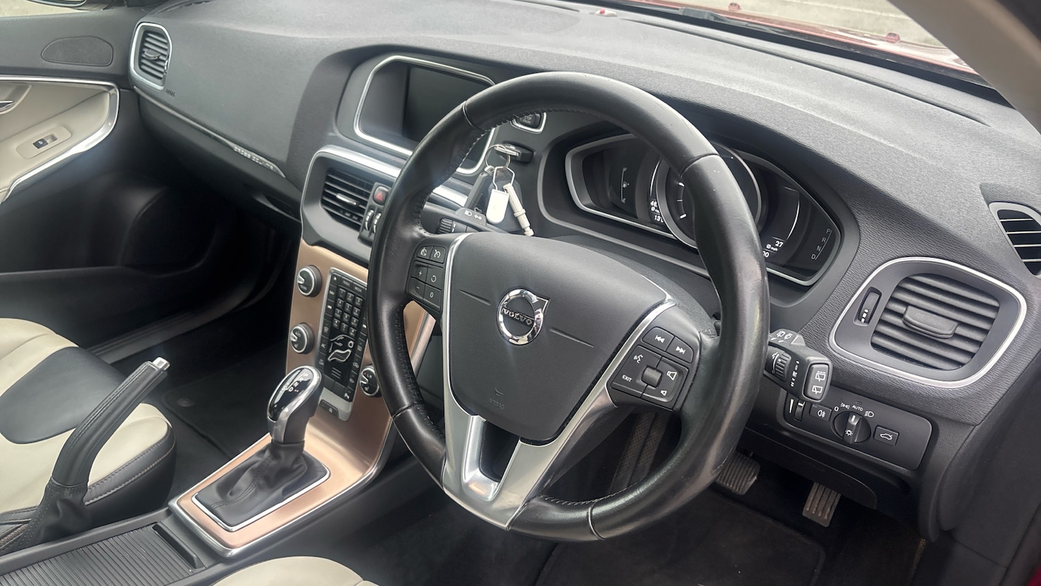 Used Volvo V40 2016 for sale - 77663355: Photo 11