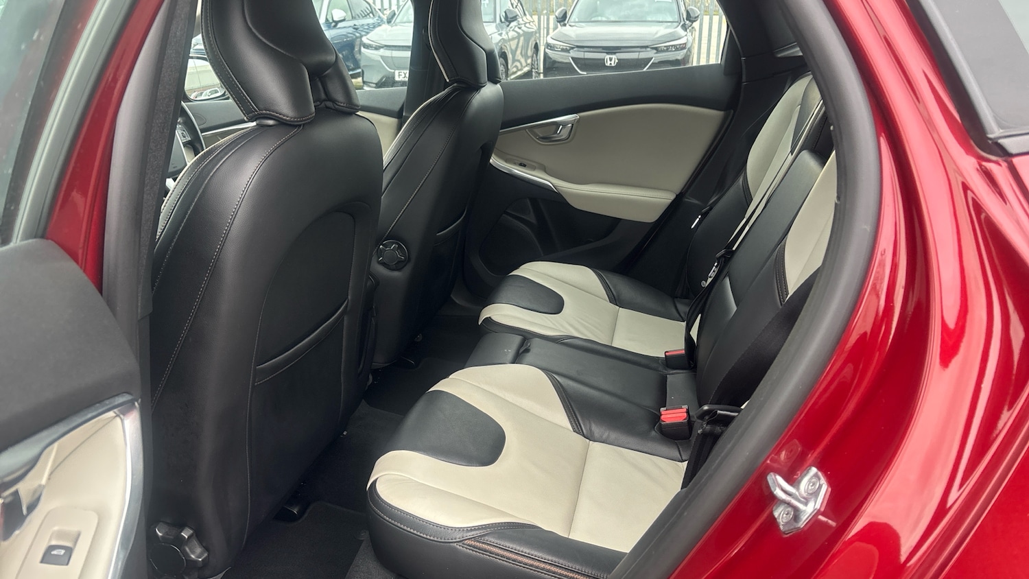 Used Volvo V40 2016 for sale - 77663355: Photo 16