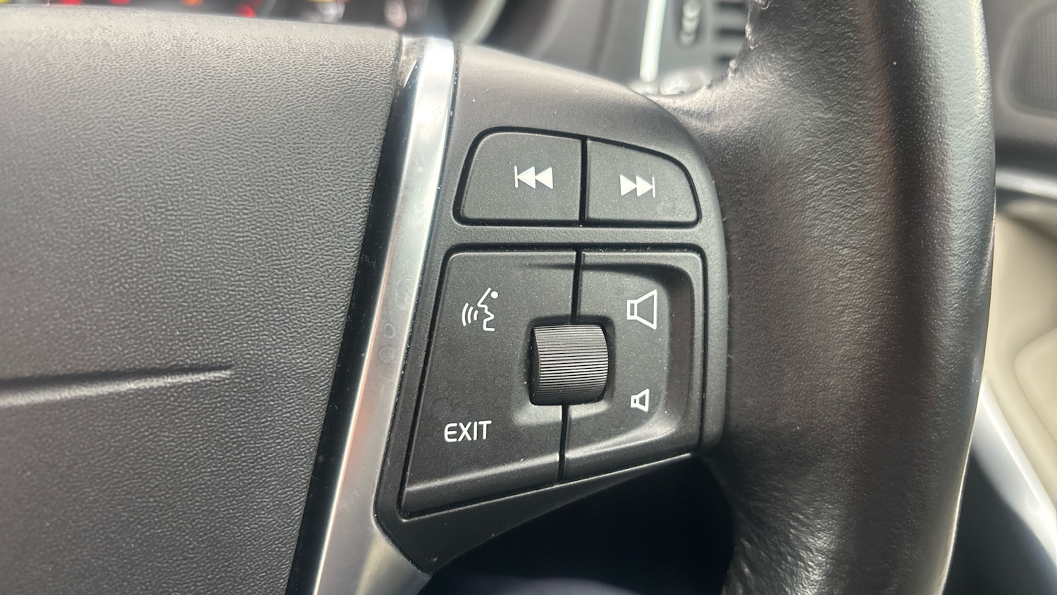 Used Volvo V40 2016 for sale - 77663355: Photo 23