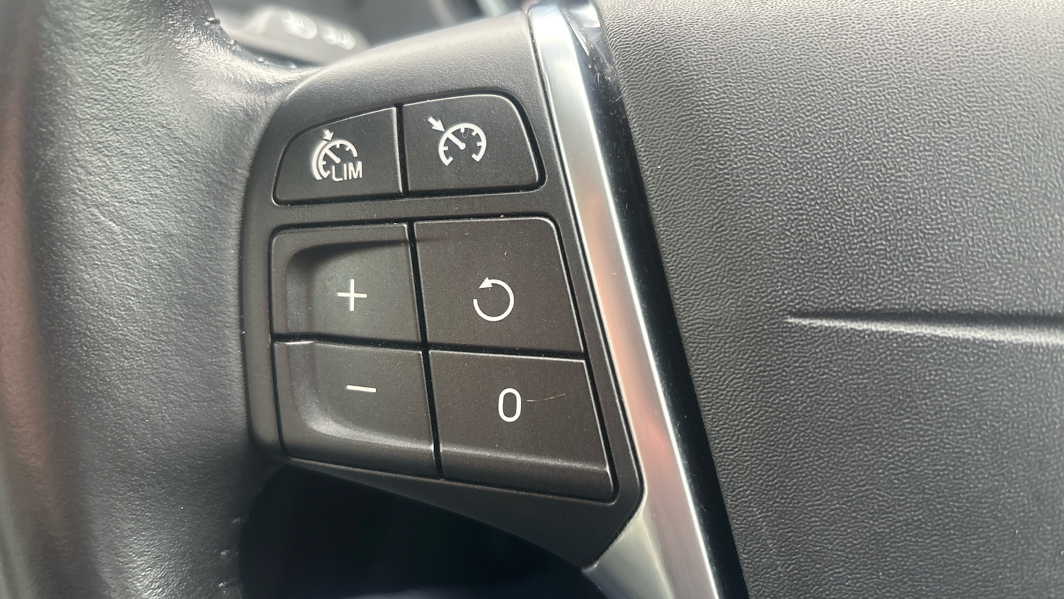 Used Volvo V40 2016 for sale - 77663355: Photo 24