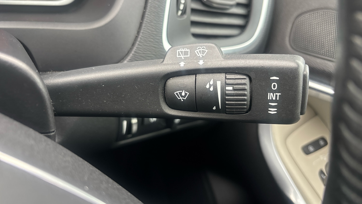 Used Volvo V40 2016 for sale - 77663355: Photo 25