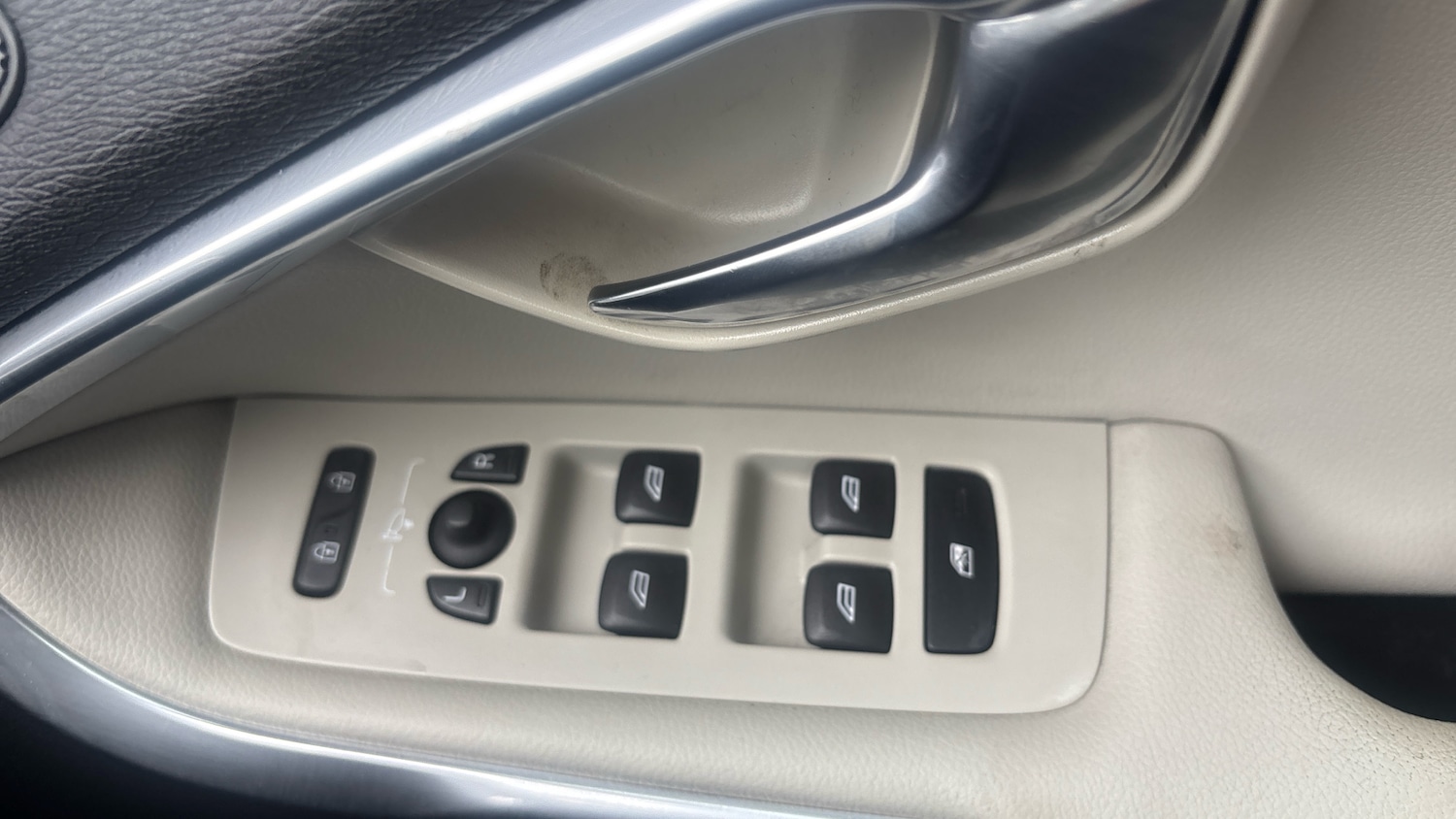 Used Volvo V40 2016 for sale - 77663355: Photo 32