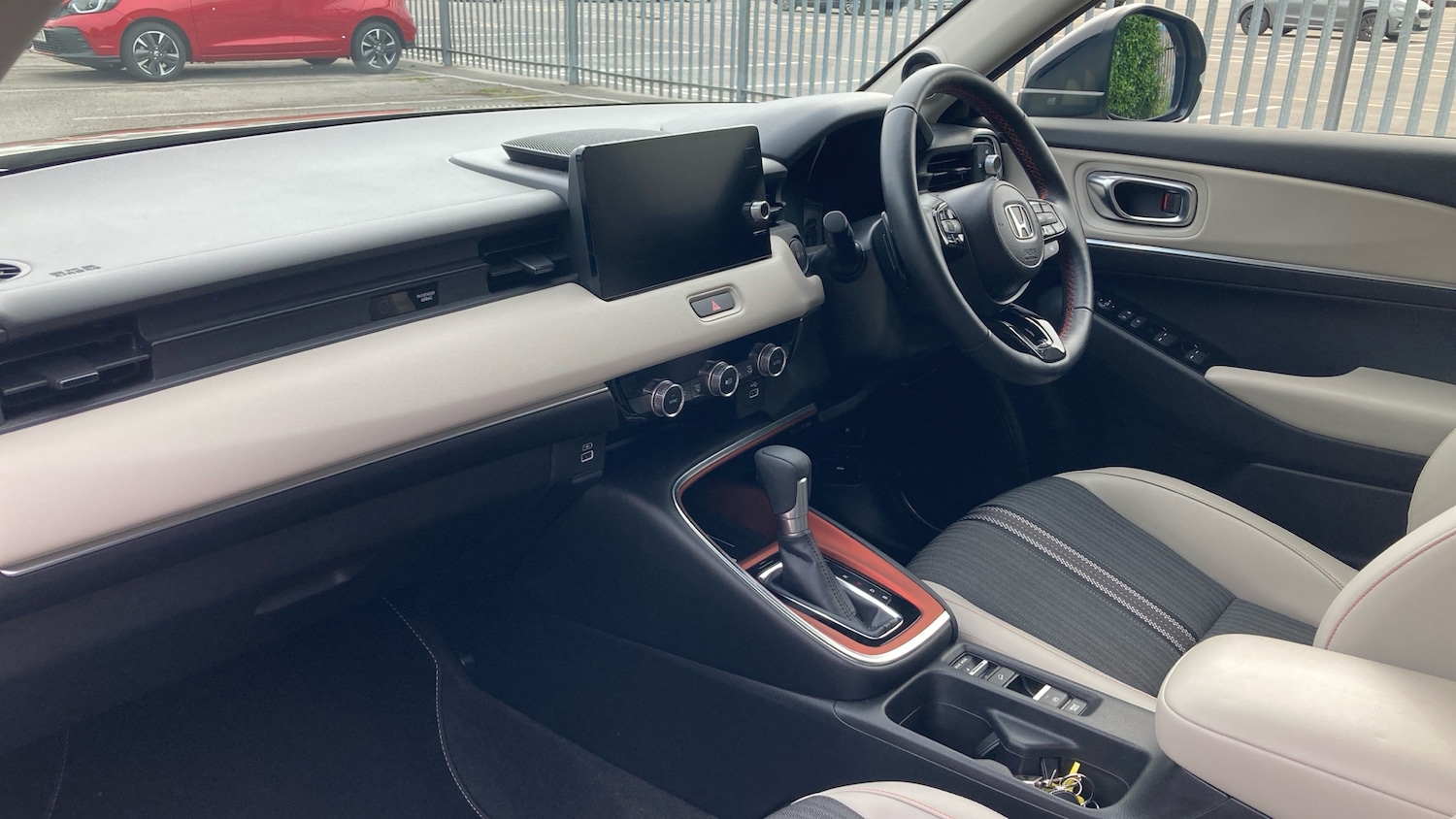 Used Honda HR-V 2024 for sale - 76117357: Photo 2