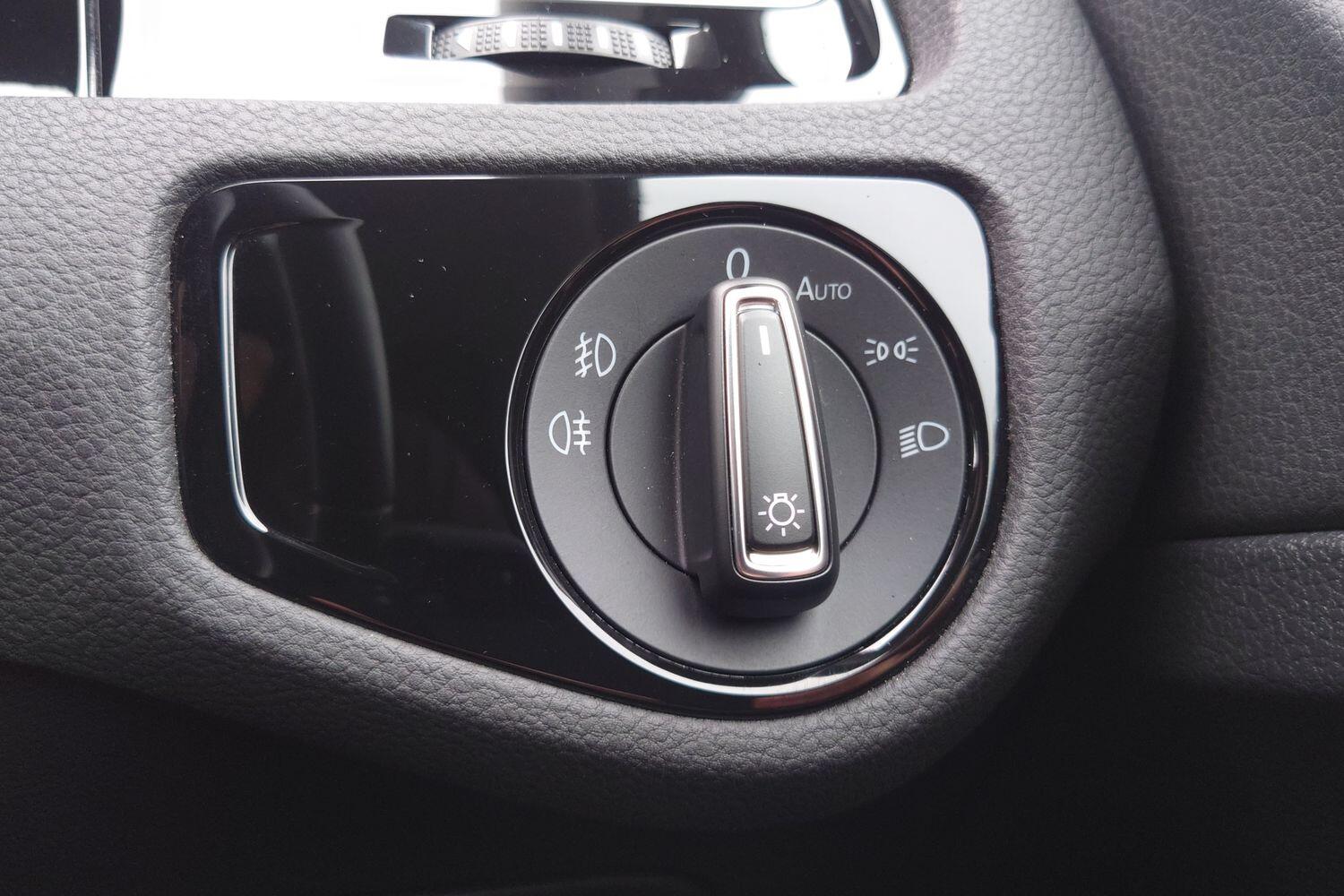 Used Volkswagen Golf 2018 for sale - 76731399: Photo 21