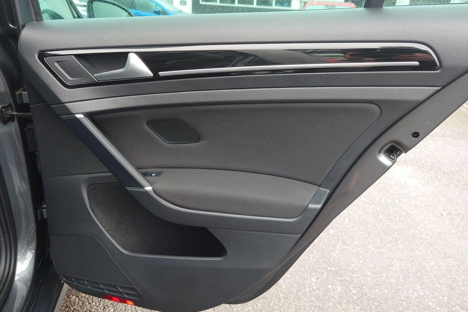 Used Volkswagen Golf 2018 for sale - 76731399: Photo 25